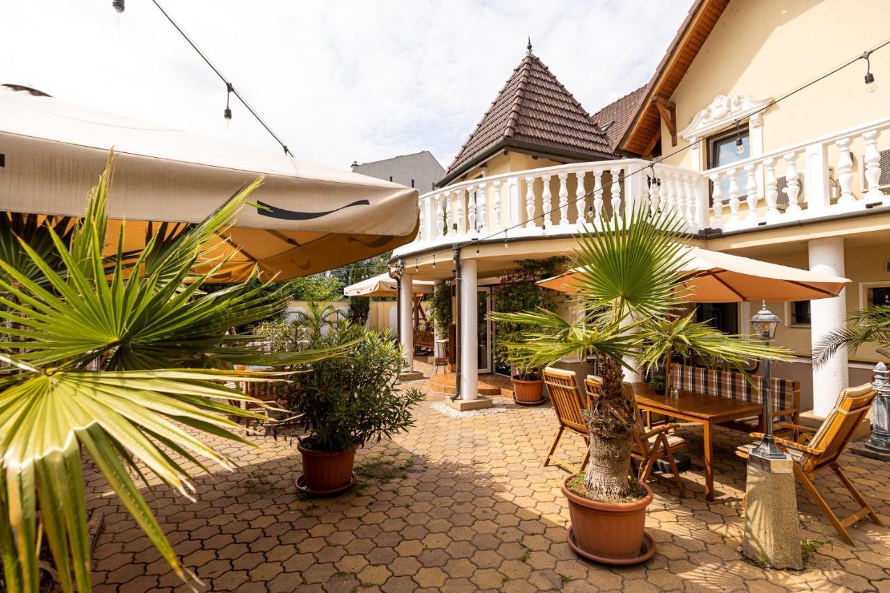 Bed and Breakfast Palazzo à Szeged Extérieur photo